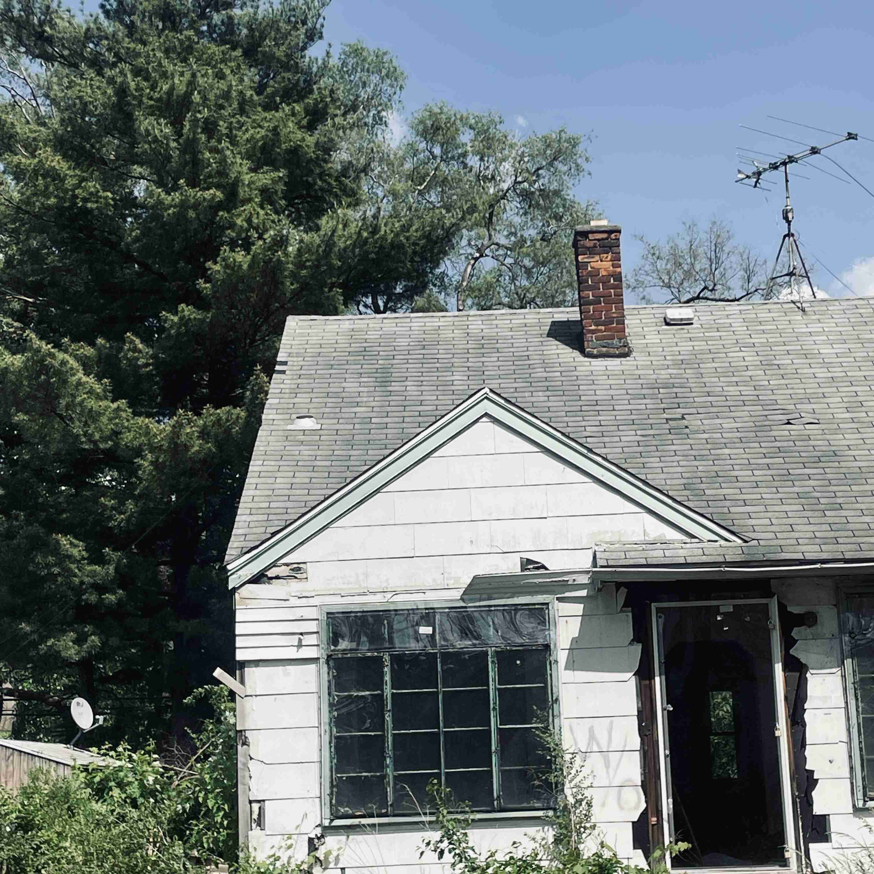 19220 Albany St (4).jpg